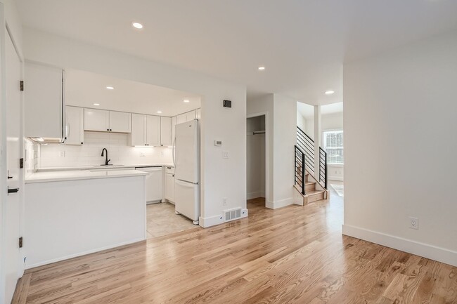 Building Photo - GORGEOUS 2 BD/2.5 BA Home- Westminster, CO! Available March 23, 2026!