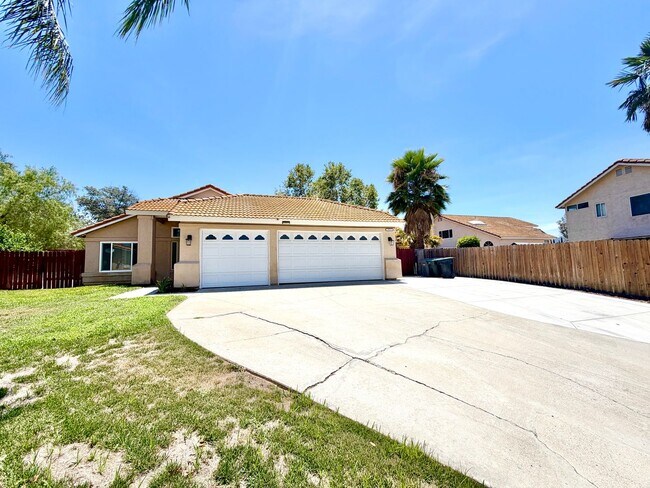 Building Photo - Cul-de-Sac 3 Bedroom 2 Bathroom Home with SOLAR, 3-Car Garage & LARGE Backyard