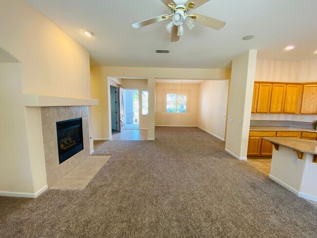 Foto del edificio - Absolutely Beautiful Home in 55+ Community