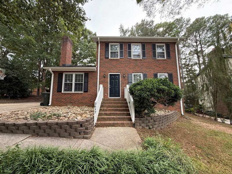 Foto principal - 2617 Valley Woods Ct