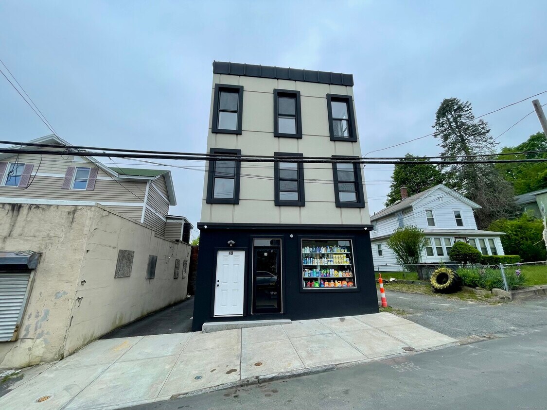 Primary Photo - 49 Hill St
