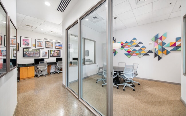 Building Photo - MAA Carlyle Square