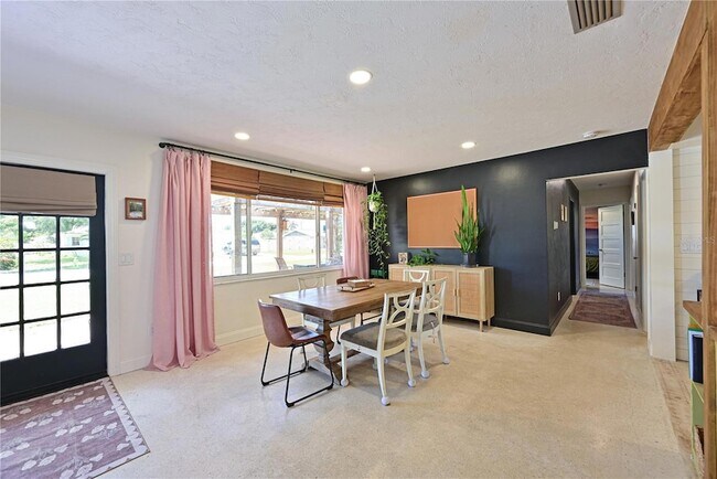 Foto del edificio - 5812 2nd Ave Dr NW
