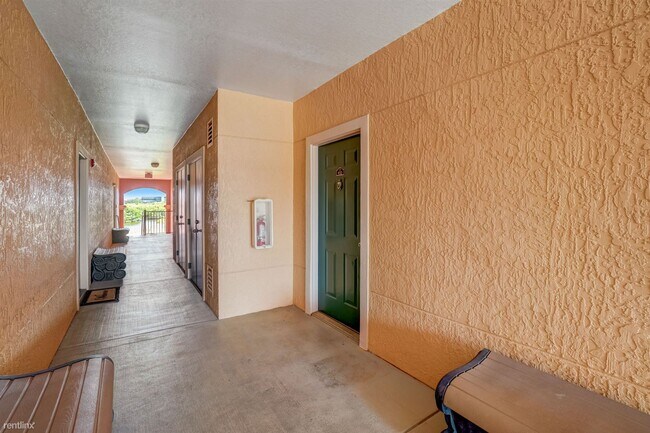 Foto del edificio - 2 br, 2 bath Condo - 2731 Via Capri 932