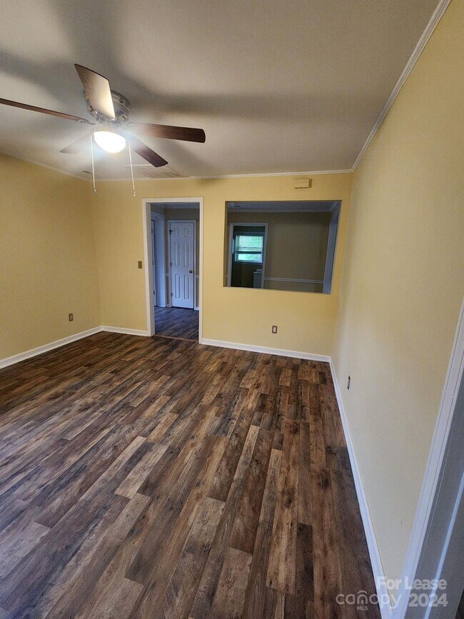 Building Photo - 808 Aileen Ave