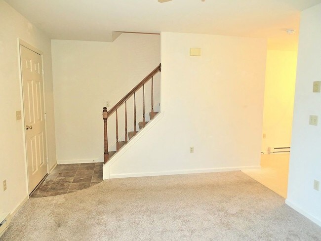 Foto del edificio - 215 Heatherwood Dr