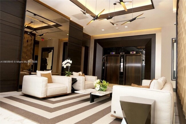 Foto del edificio - 301 Altara Ave