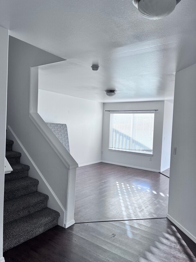 1823 NW Meadows Dr, McMinnville, OR 97128 Townhome Rentals in