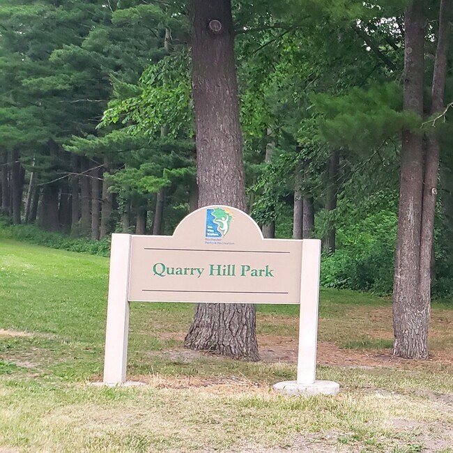 Parque natural Quarry Hill detrás de casa - 800 18th Ave NE