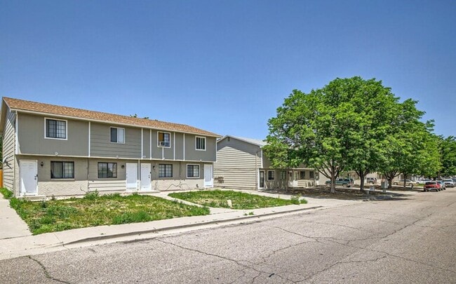 Building Photo - 43 Royal Crest Dr
