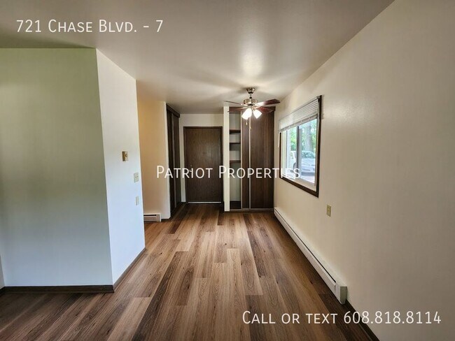 Building Photo - 1 bedroom/ 1 bath apartment in Sun Prairie...