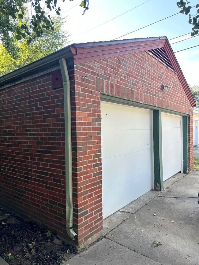 Building Photo - Classic All-Brick Home with Cozy Fireplace...