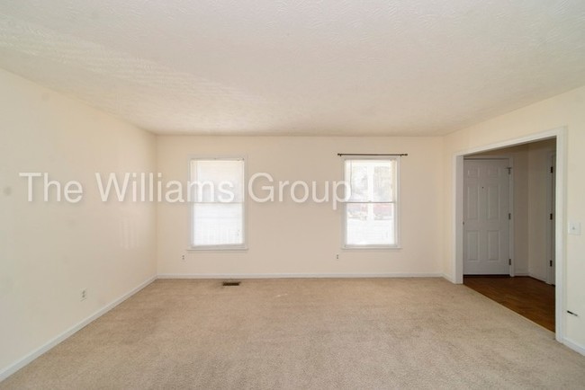 Building Photo - 6886 Green Creek Rd
