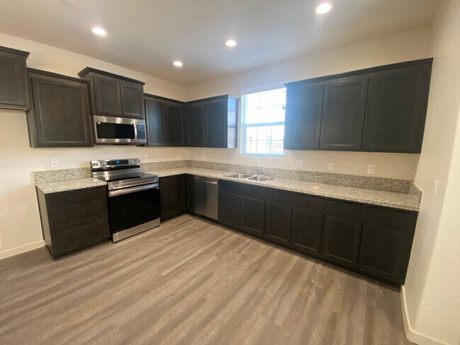 Building Photo - Newer Construction! 3 bedroom 2.5 Bathroom Home in a Gated Community