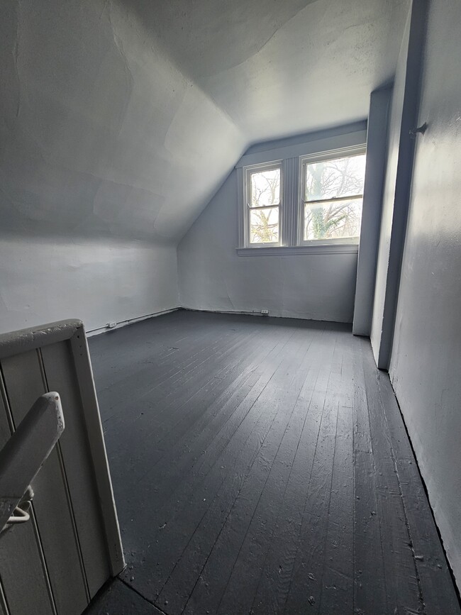 Building Photo - 633 Hawthorne Ave