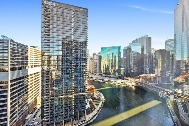 Foto del edificio - 333 N Canal St