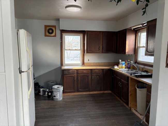 Foto del edificio - Check out this remodeled 4 bedroom house