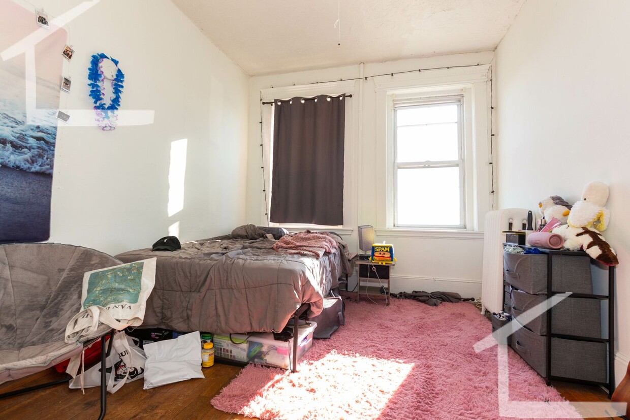 Primary Photo - Large 1 split in Allston