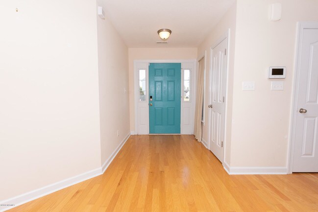 Foto del edificio - 215 Willoughby Ln
