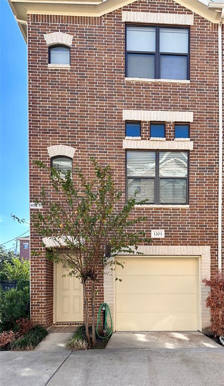 Foto del edificio - 2710 Hullsmith Dr