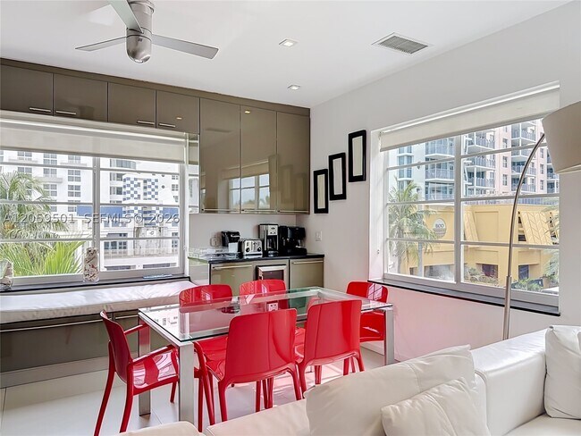 Building Photo - 1460 Ocean 404