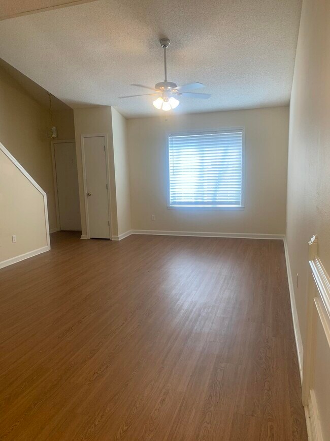 Building Photo - 2392 Tina Dr