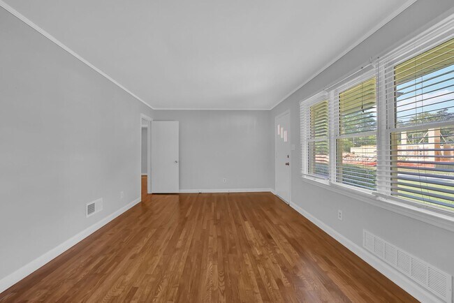 Foto del edificio - All Brick Ranch in Brookhaven's Drew Valley