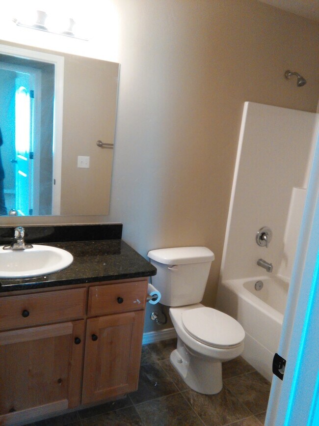 Foto del edificio - 3 Bedroom, 2.5 Bathroom Twin Home in Gemin...