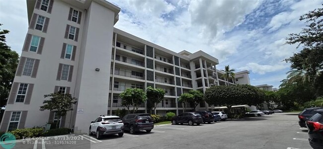 Foto del edificio - 2950 N Palm Aire Dr