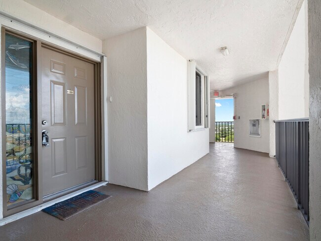 Building Photo - 3120 N Hwy A1A