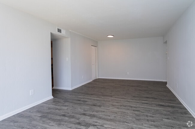 2HAB, 1BA - 966 ft² - New Irving Heights