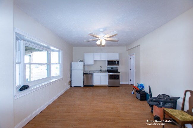 Building Photo - Plymouth Waterfront Area 1br $1500