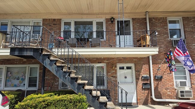 Building Photo - 16 E Belmont Ave