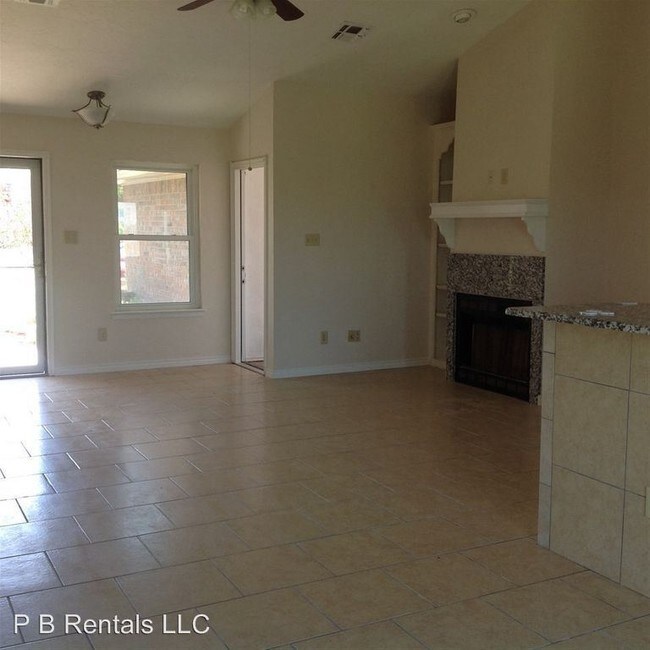 Building Photo - 3 br, 2 bath House - 4413 SW Parkway Drive