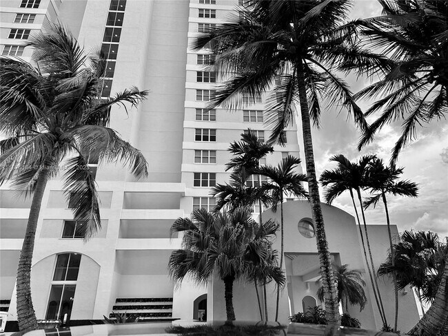 Building Photo - 800 Claughton Island Dr