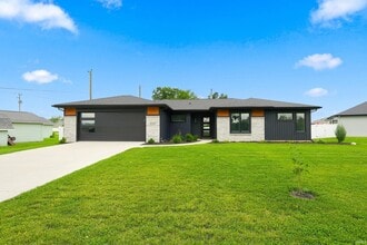 Building Photo - 10827 Kathy Dr