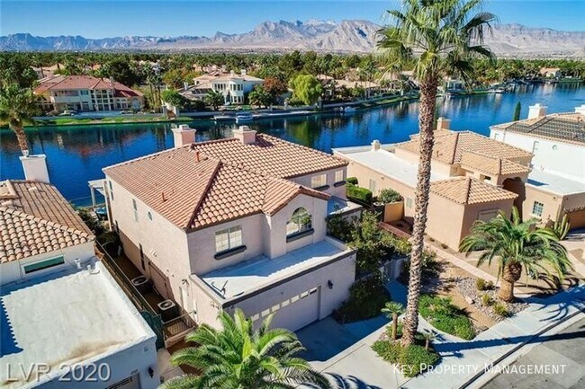 Foto del edificio - 2741 Crystal Beach Dr