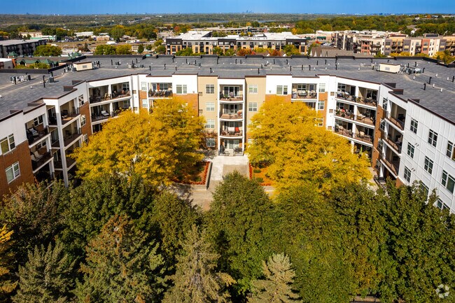 Amenity Patio - Park Crest on Nicollett