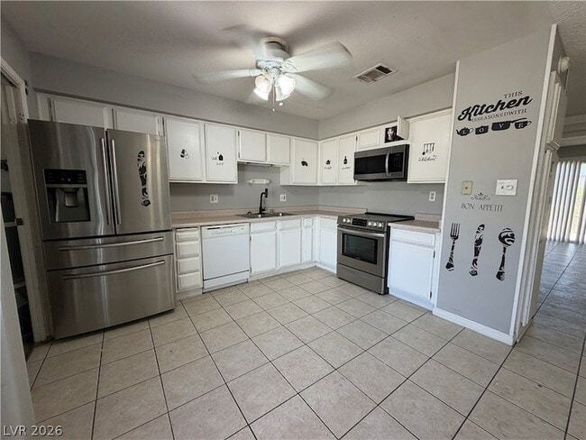 Building Photo - 586 Willow Green Dr