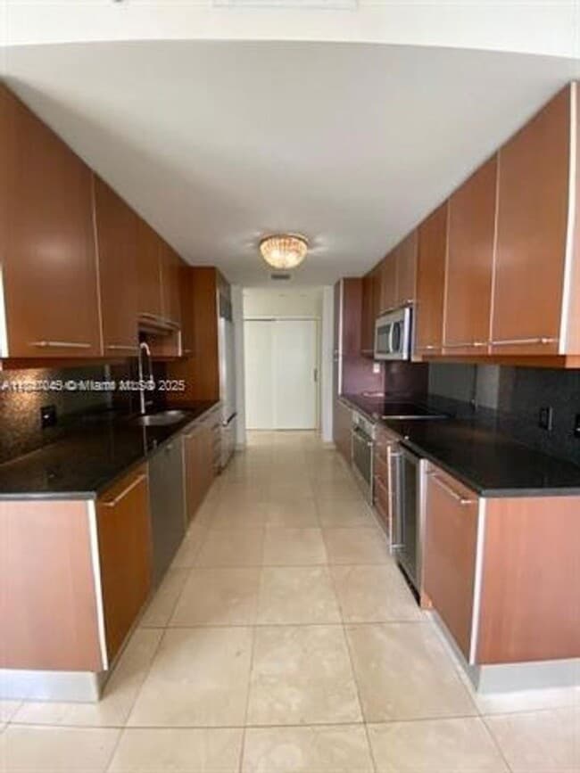 Building Photo - 901 Brickell Key Blvd