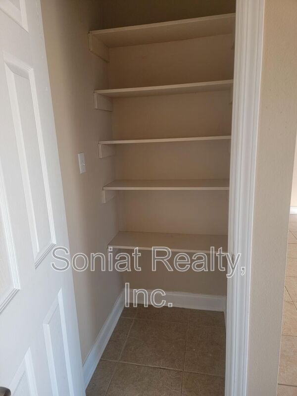 Foto del edificio - 6060 Wickfield Dr