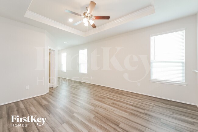 Foto del edificio - 5831 Longhorn Run Ln