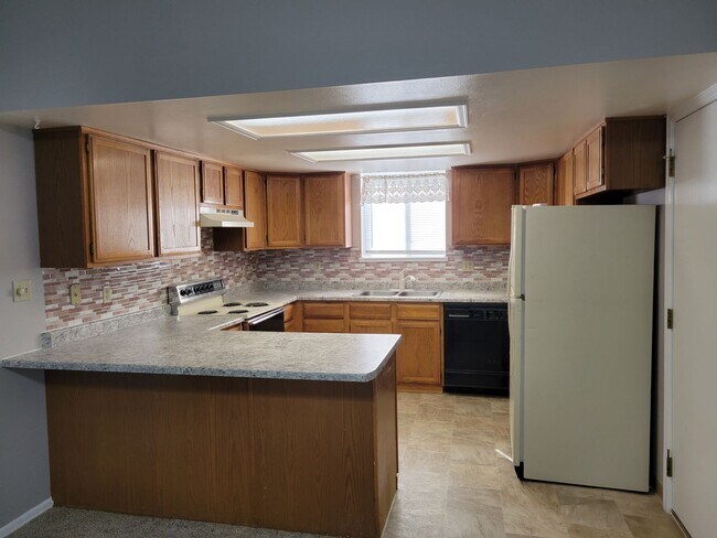 Building Photo - 4060 Dolphin Cir