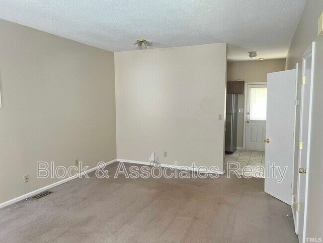 Foto del edificio - 6141 Loch Laural Ln