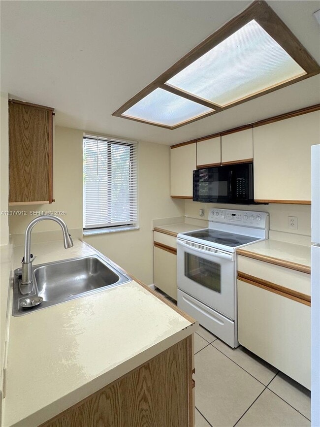 Building Photo - 3287 Coral Lake Dr