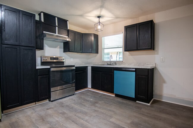 Building Photo - 5390 Margo Ln