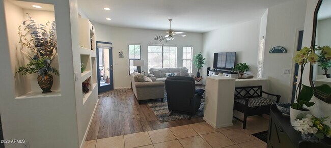 Building Photo - 13600 N Cambria Dr