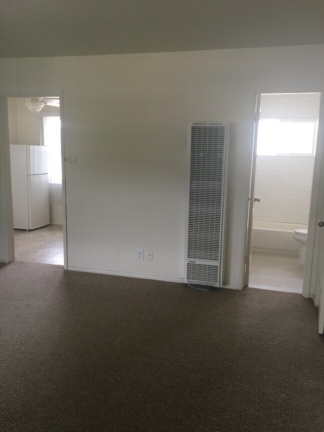 Building Photo - 1401 W Alameda Ave