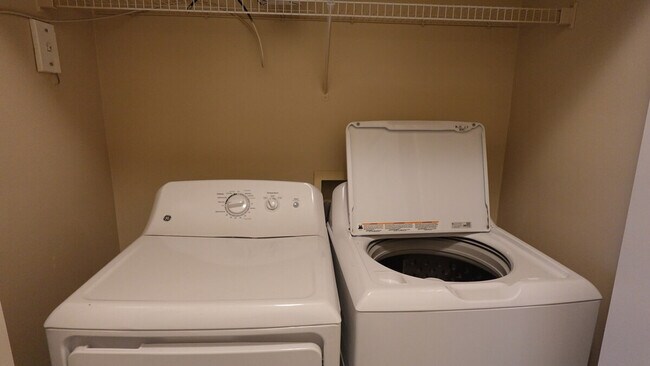 Building Photo - 26 Racquet Club Rd