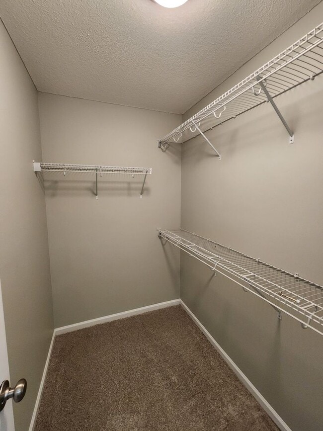 Building Photo - Move-in Spacious & Inviting 3-Bedroom Home with Fenced Yard, Open Layout & Modern Touches in Vald...